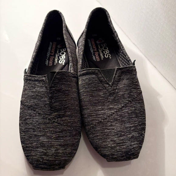 Skechers Shoes - Skechers Bob’s Charcoal Loafers with memory foam and stretch. Like new! Sz 6.5W